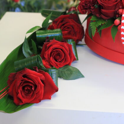 Három szálas hosszúkás rózsacsokor