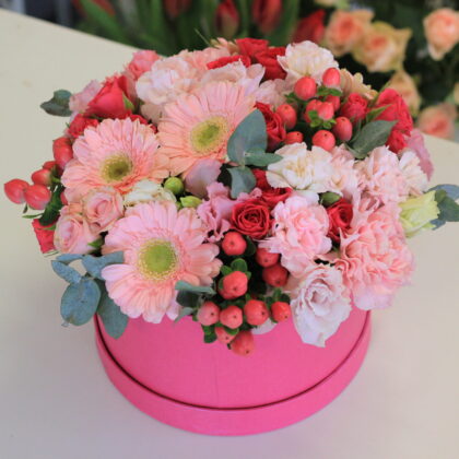 Rózsaszín kör alakú virágdoboz