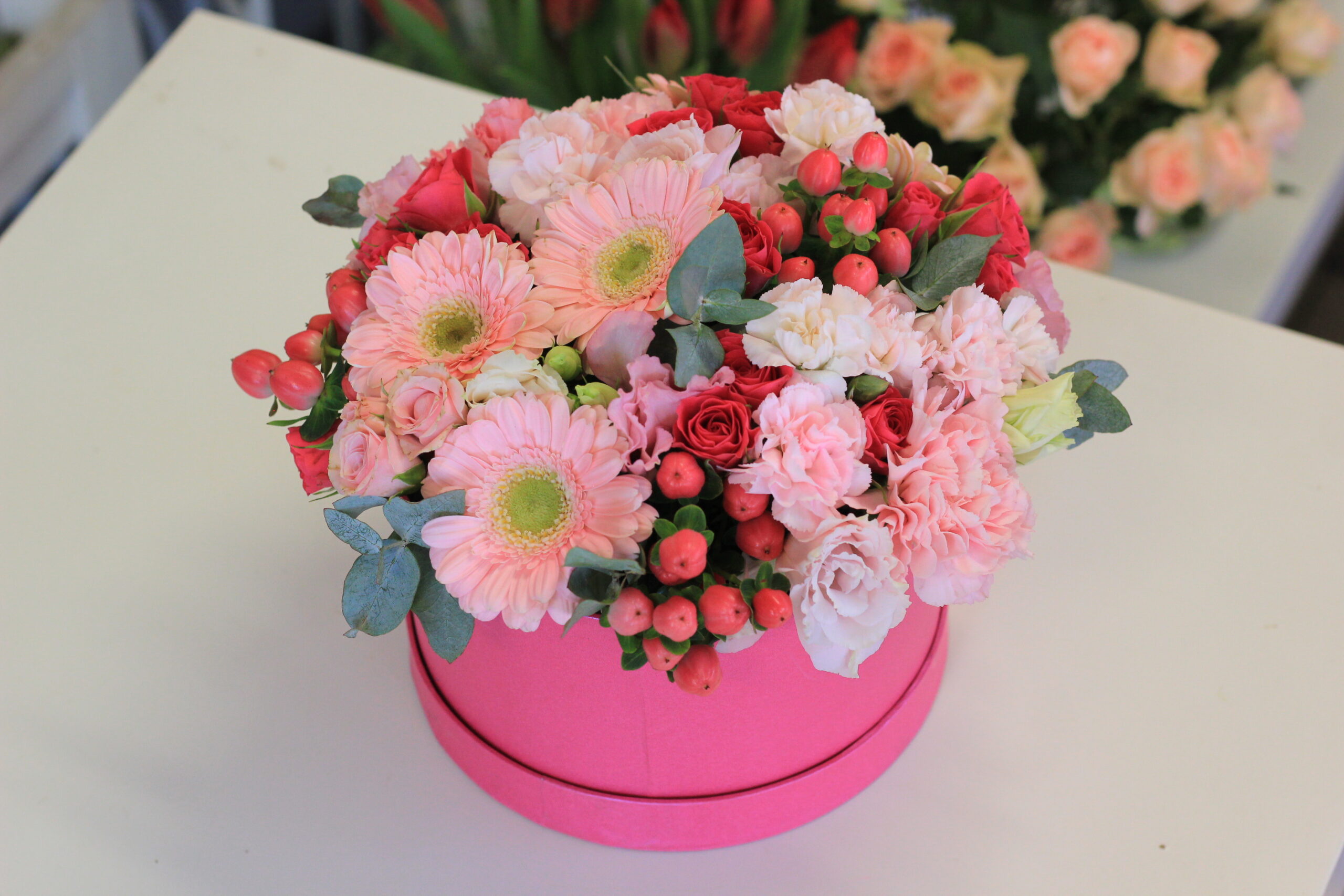 Rózsaszín kör alakú virágdoboz