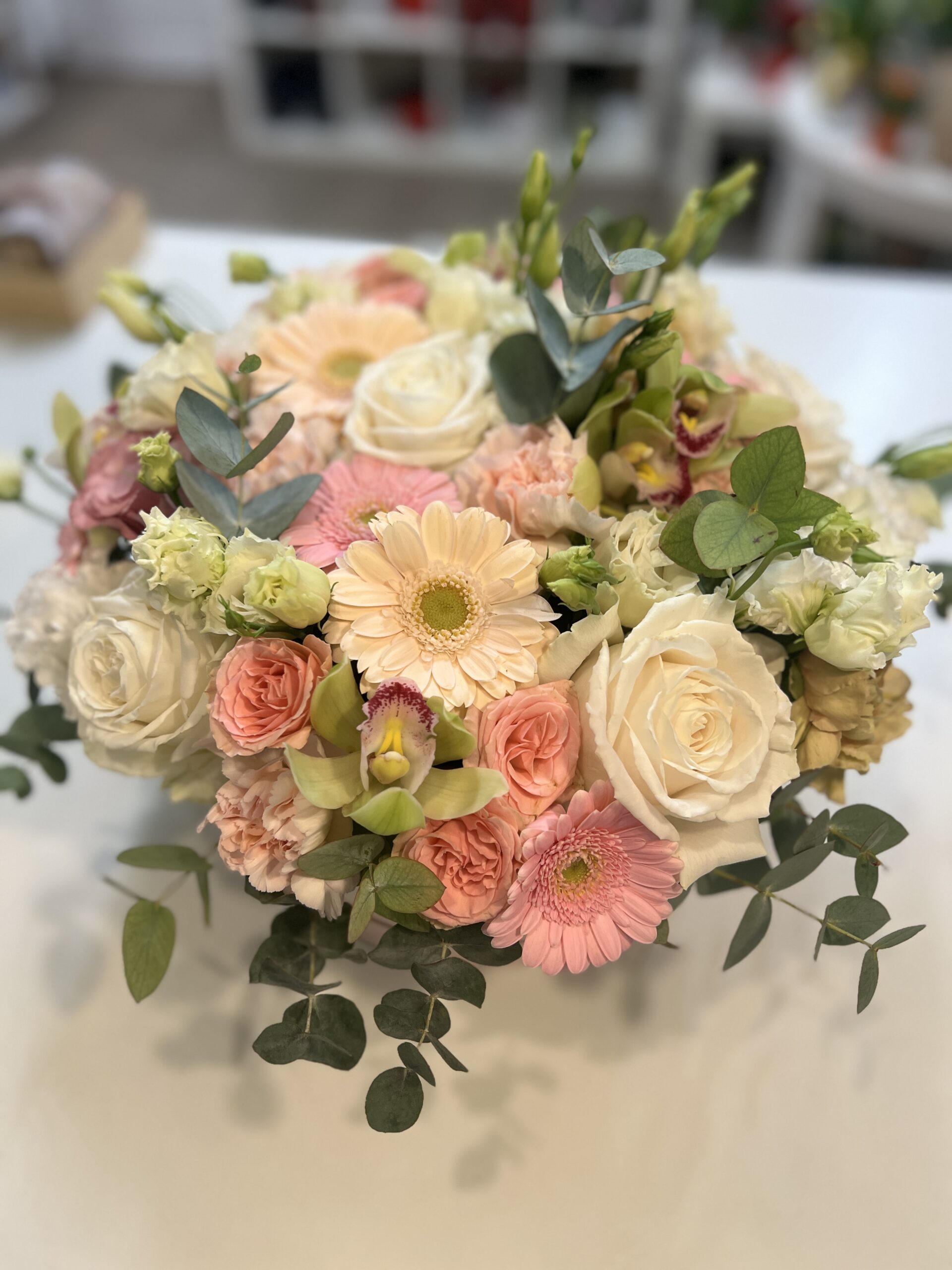 Pasztell kör alakú virágdoboz