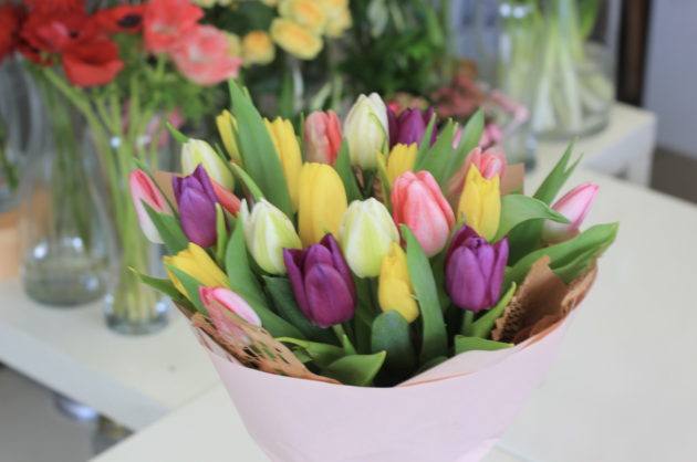 Színes tulipán csokor